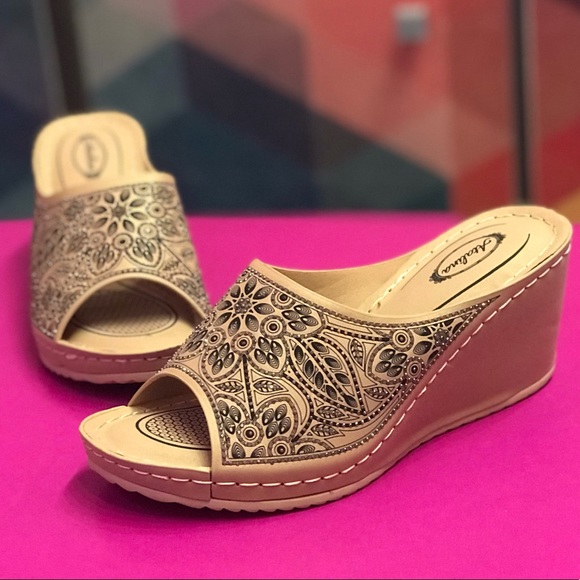 Last Pair! Italina Natural Beige Embroidered Peep Toe Floral Wedge Heeled Sandal - Picture 3 of 11